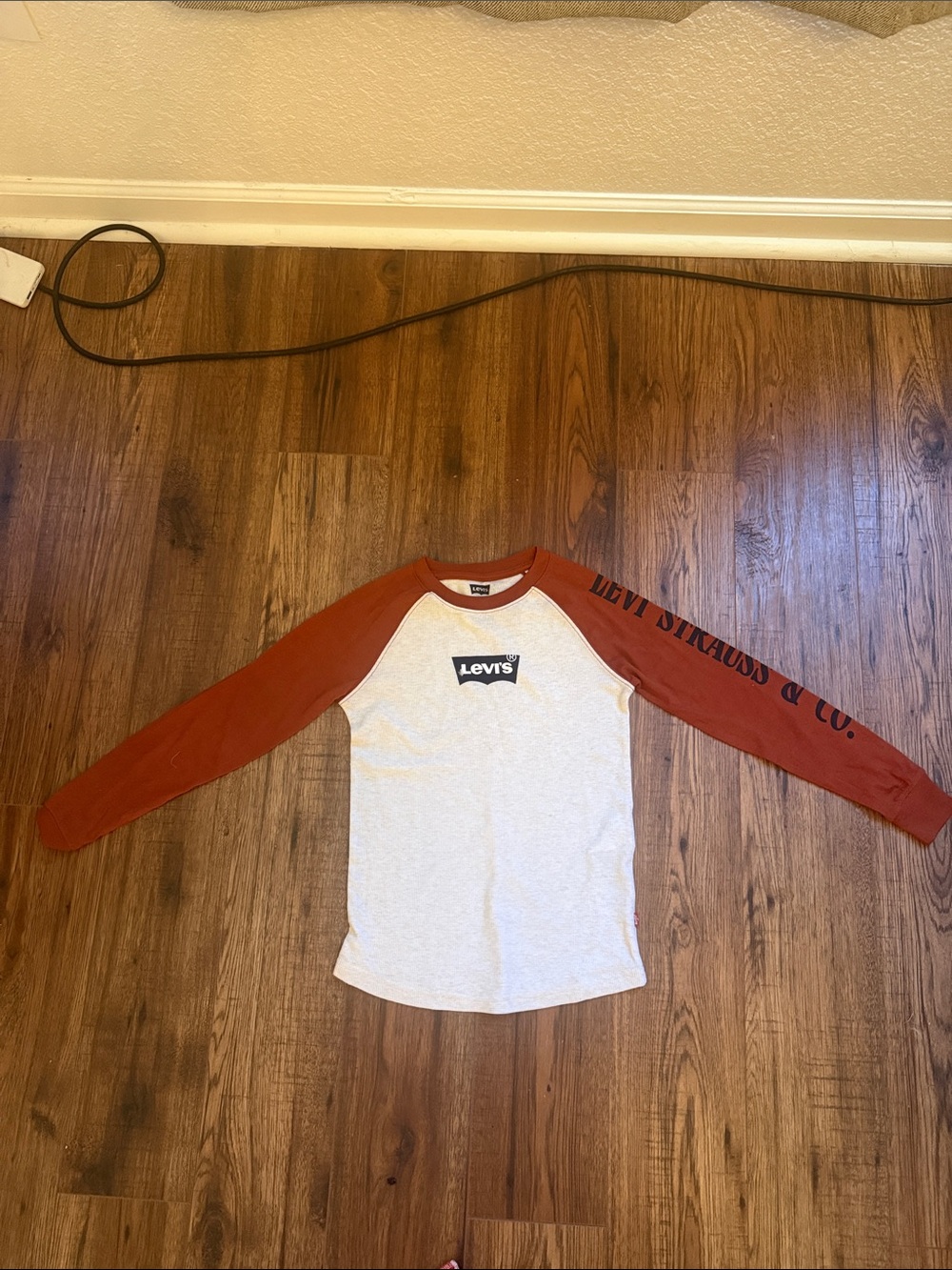 Levi's Kids Long-Sleeve Raglan Tee in Rust and White